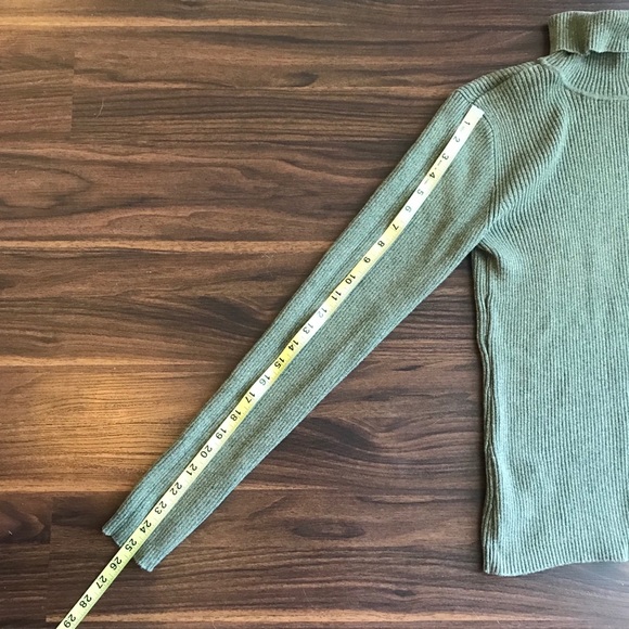 Gap • Olive Green Ribbed Turtleneck - Picture 8 of 8